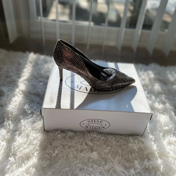 Steve Madden Mandi-R Lead Pump - Picture 3 of 12